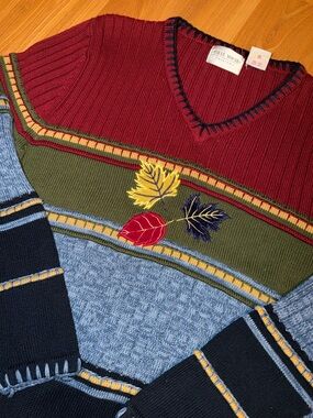 Vintage Women’s V-Neck Colorblock Leaf Sweater - Red/Olive/Light Blue